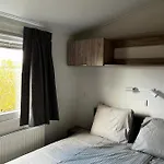 Campsite Polderhuisje Chalet: Cozy 2-bedroom Retreat Near North Sea