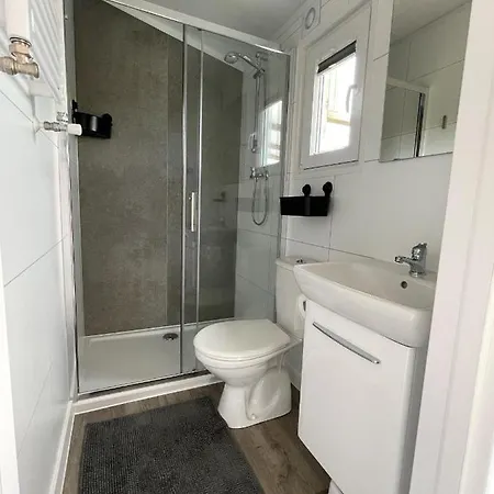 Kemp Polderhuisje 1 - Heerlijk Dichtbij En Duin - 2 Slaapkamers - Midicamping Der Burgh - *