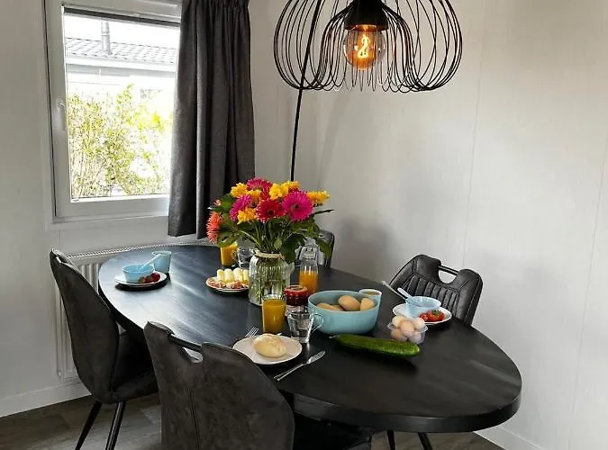 Polderhuisje 1 - Heerlijk Chalet Dichtbij Strand En Duin - 2 Slaapkamers - Midicamping Van Der Burgh - Rockanje Campeggio *