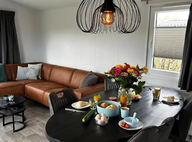 Polderhuisje 1 - Heerlijk Chalet Dichtbij Strand En Duin - 2 Slaapkamers - Midicamping Van Der Burgh - Rockanje Rockanje