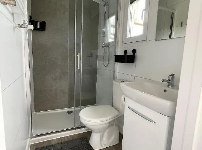 캠프장 Polderhuisje - Heerlijk Chalet Dichtbij Strand En Duin - 2 Slaapkamers - Midicamping Van Der Burgh - Rockanje *