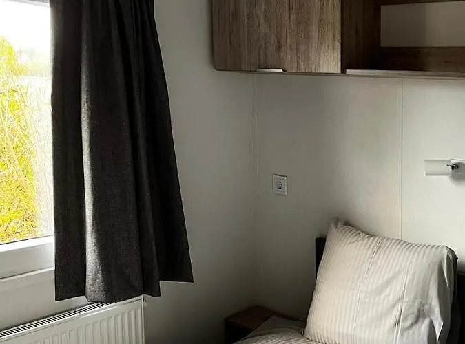 Polderhuisje - Heerlijk Chalet Dichtbij Strand En Duin - 2 Slaapkamers - Midicamping Van Der Burgh - Rockanje 캠프장 로칸제