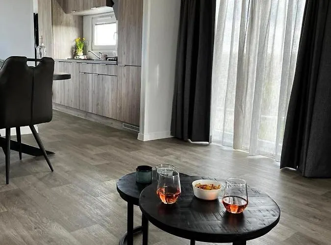 Polderhuisje 1 - Heerlijk Chalet Dichtbij Strand En Duin - 2 Slaapkamers - Midicamping Van Der Burgh - Rockanje *