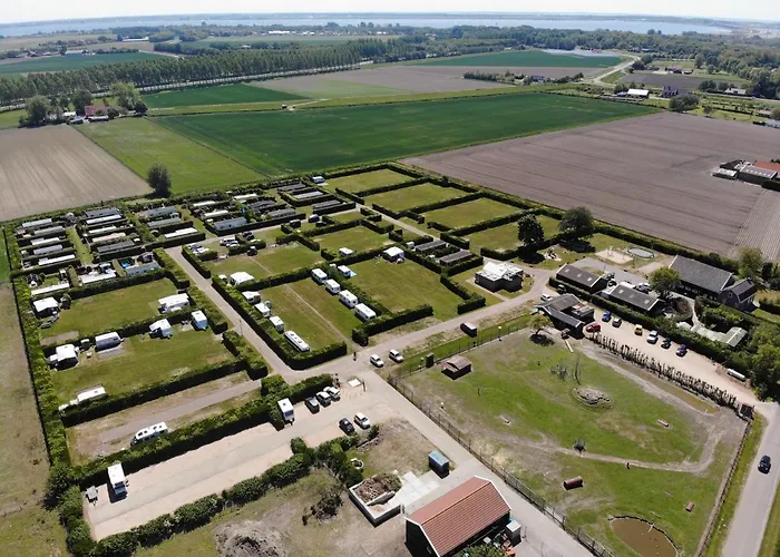 Campeggio Polderhuisje 1 - Heerlijk Chalet Dichtbij Strand En Duin - 2 Slaapkamers - Midicamping Van Der Burgh - Rockanje Rockanje
